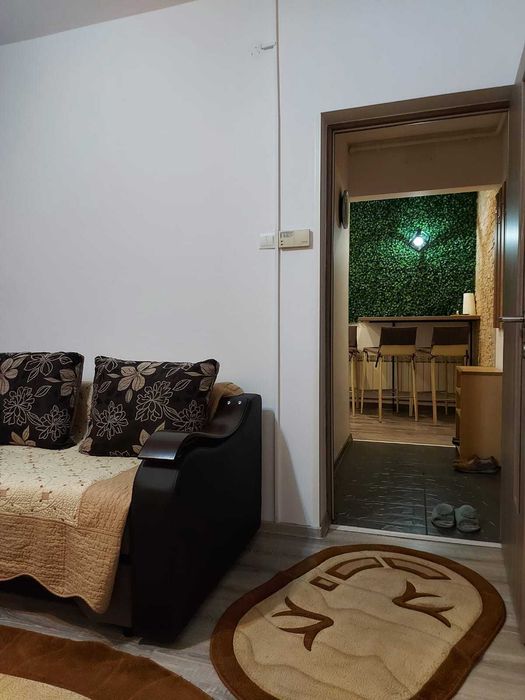 Închiriez garsonieră