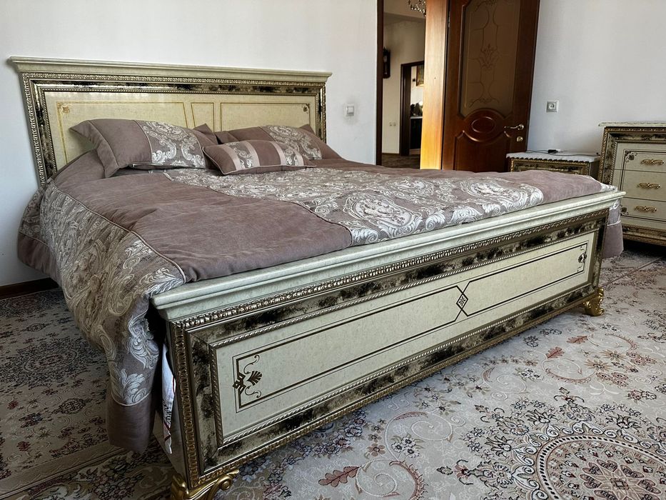 Продам спальный гарнитур