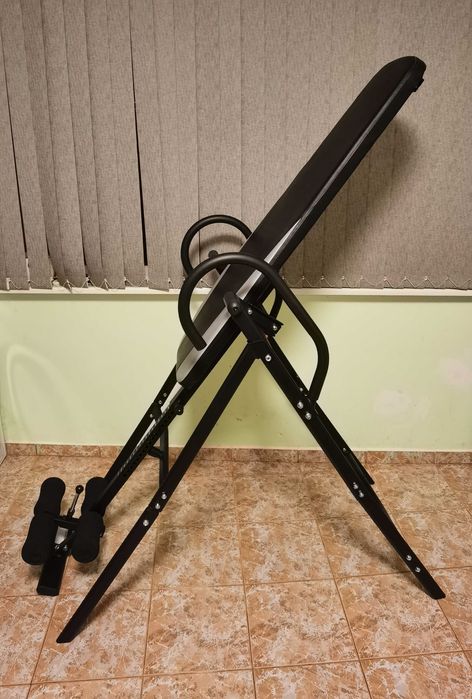 Продавам инверсионна лежанка