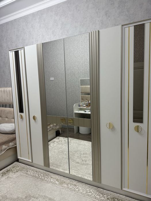 Шкаф, кровать, тумбочки