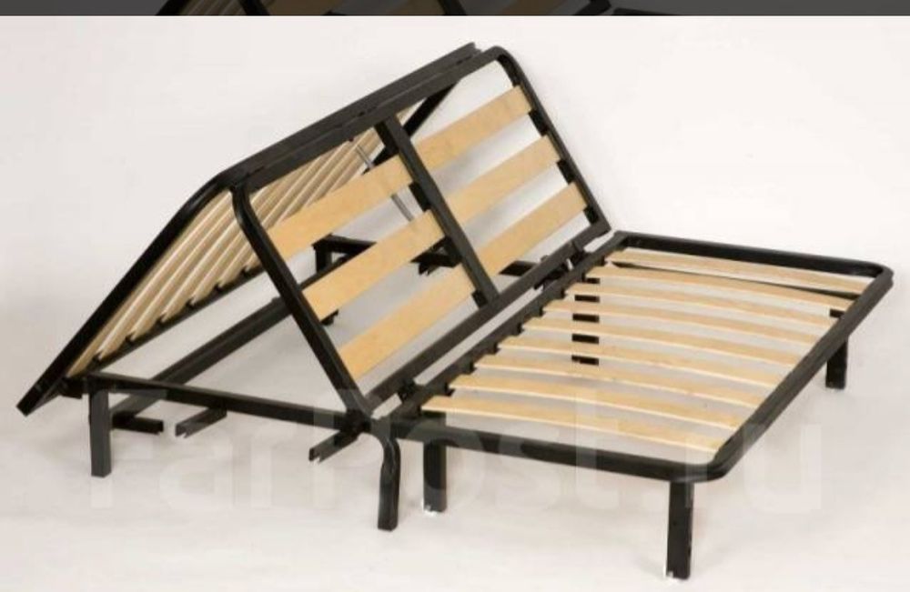 Продам диван на металлическом каркасе.