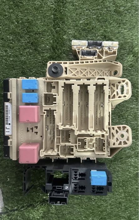 Блок предохранителей Тойота Венза