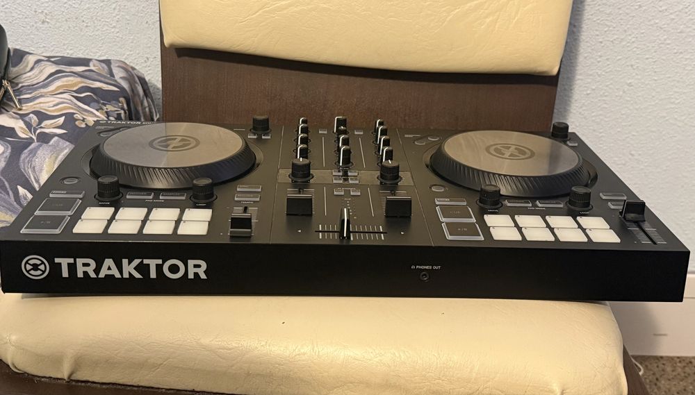 Traktor kontrol s2 + Traktor Pro 4 software