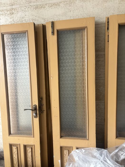 Двери б/у деревянные