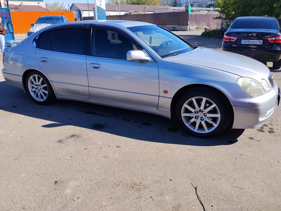 Машина Лексус GS 300