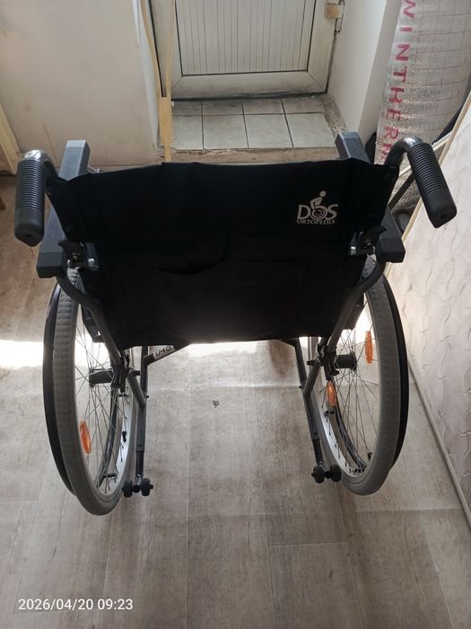 Инвалитски каляска сатылады