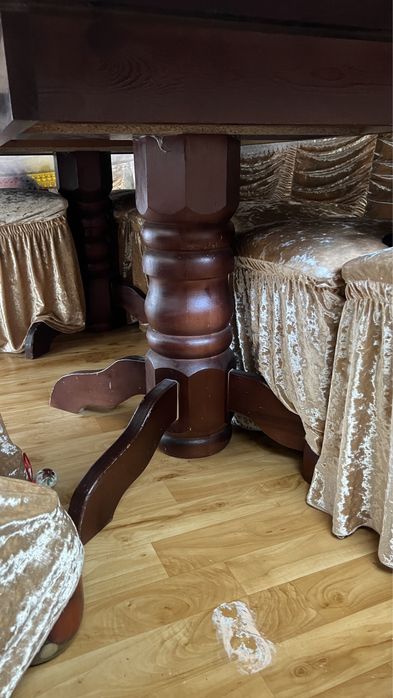 Продам стол в гостиную