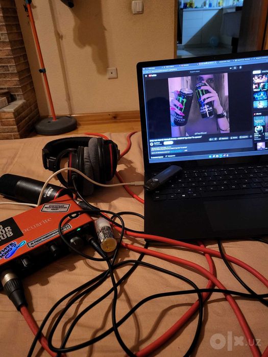 В срочной продаже Focusrite Scarlett комплект