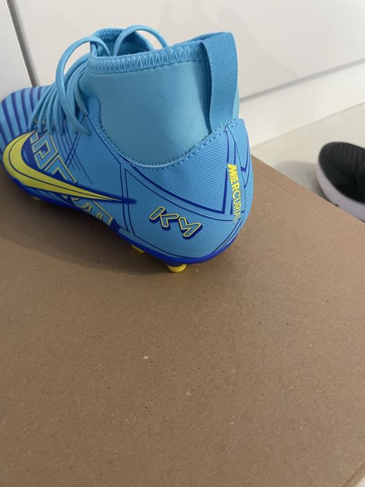 Нови Бутонки Nike Mercurial KM