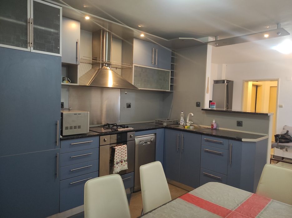 Наемане на многостаен апартамент с парко място , топ локация