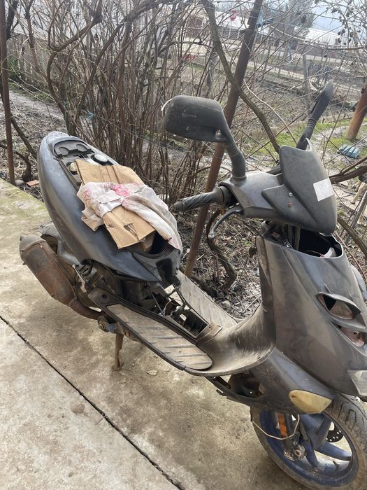 Vând scuter  aprilia SR.