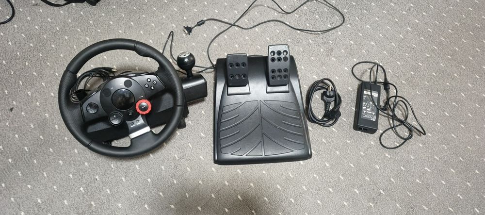 Игровой руль Logitech