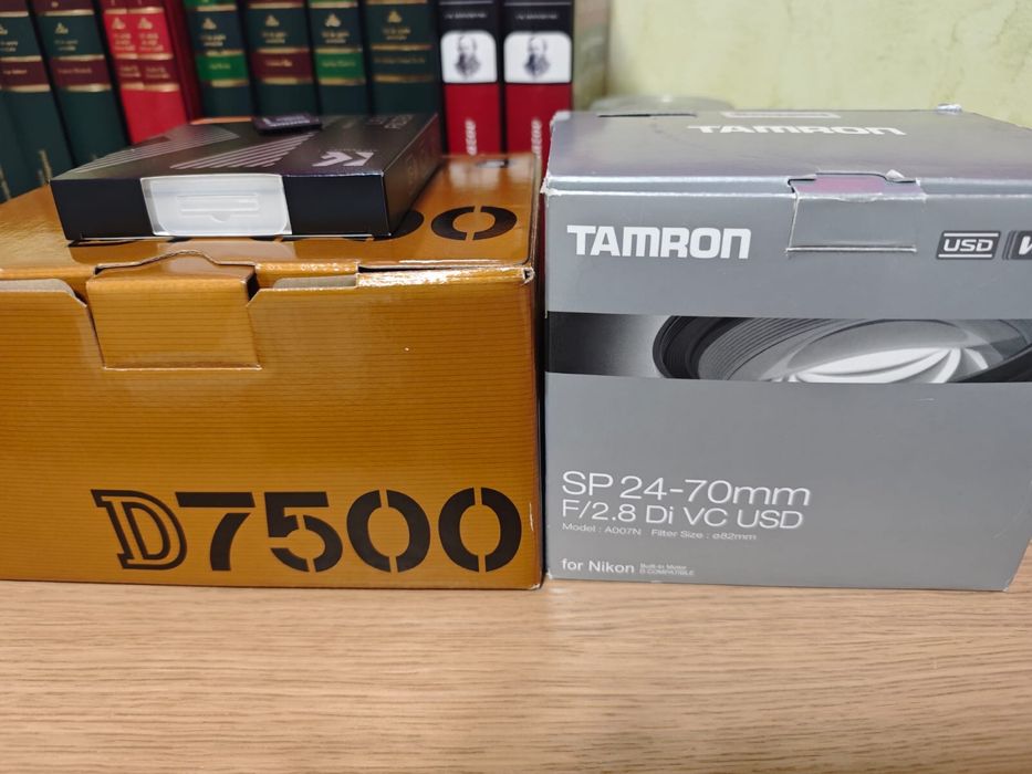 Aparat foto Nikon D7500 vine si cu geanta de transport,la cerere si separat pot da blitul la suma de 600 lei de la Godox