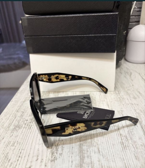 Слънчеви очила Prada