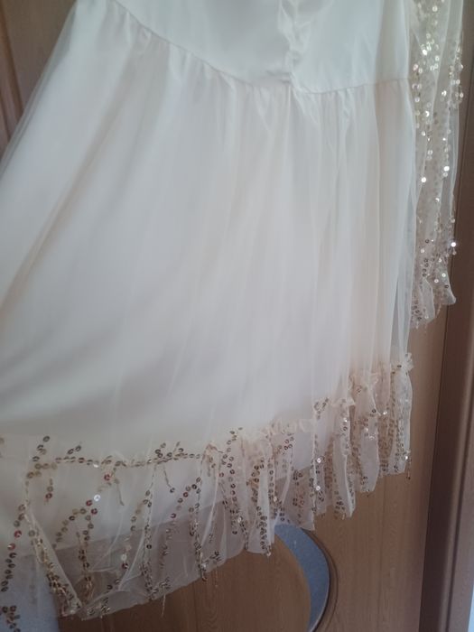 Rochie elegantă crem