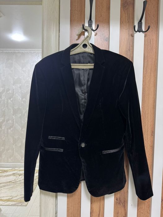 Продам мужские пиджаки.