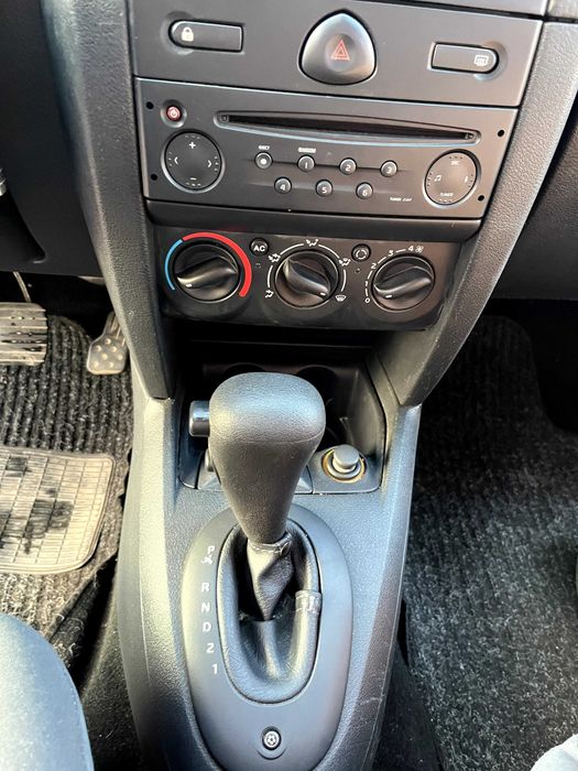 Автомобил Renault Clio 2