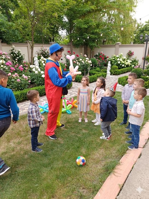 ZOOMZ Animație Copii PREMIUM – Petrecere Totală (Mascote, Sunet, Jocuri, Face Painting) București, Galați & Brăila