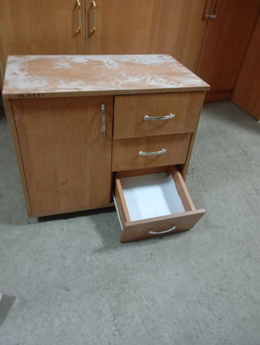 Офисная мебель столы, тумбочки