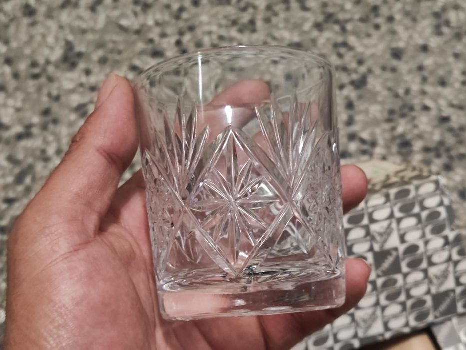 Нов комплект от шест кристални чаши за уиски