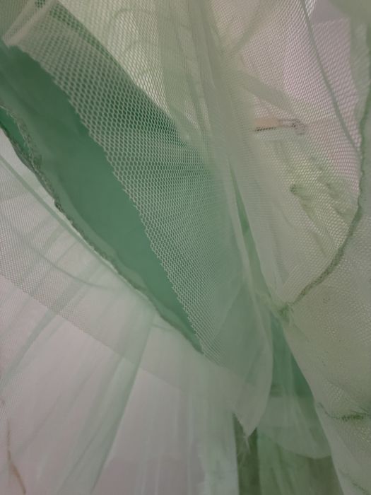 Fusta asimetrica din voal verde
