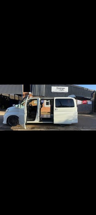 Vând său schimb Nissan elgrad