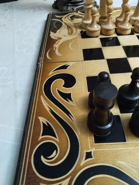 Шахматы, нарды 3 в одном, новые.