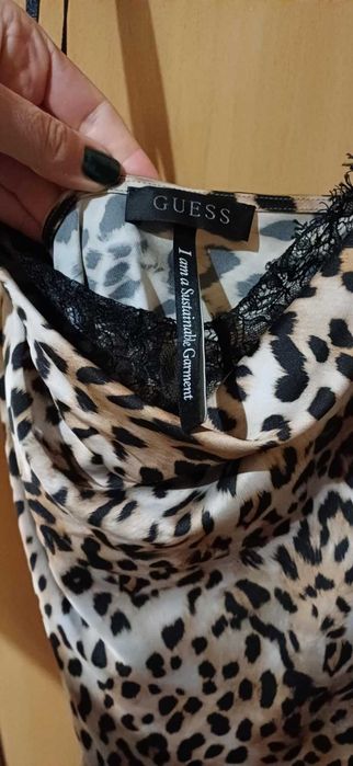 Леопардова сатенена рокля с цепка Guess, оригинална, НОВА