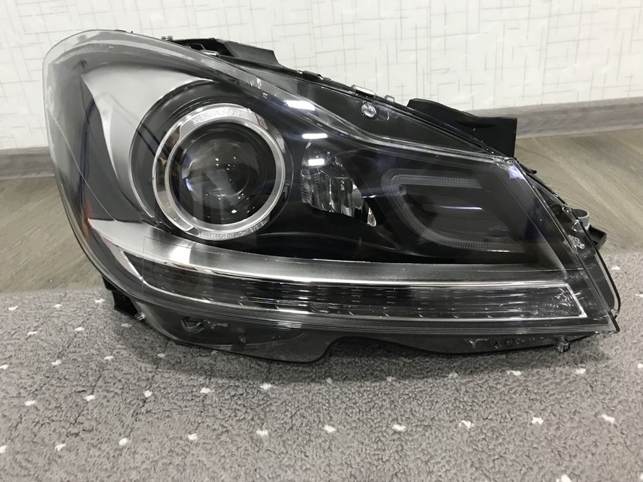 Мерседез Бенз 204 с передная фара