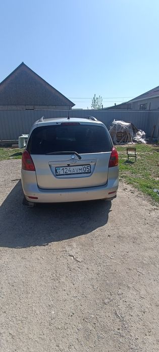 Продам машину Тойота Каролла версо