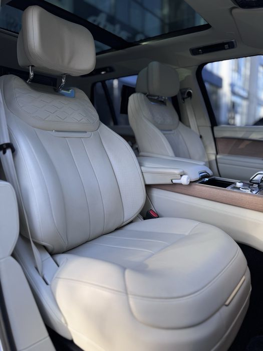 Range Rover SV P65
