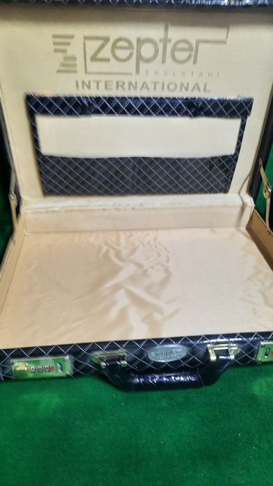 Продам чемодан для работы