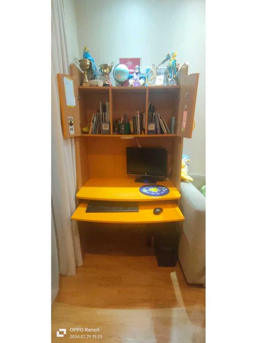 Детский стол + комод для игрушек