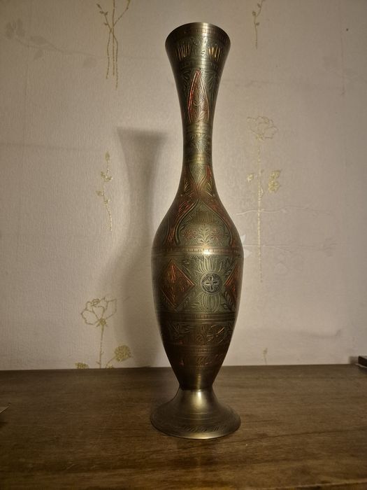 Индийская латунный ваза