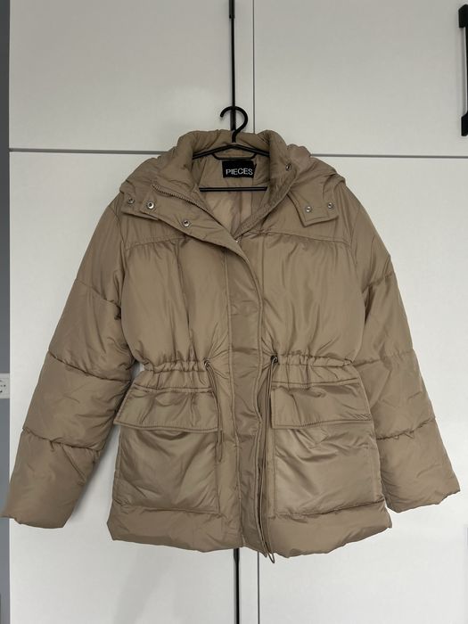 Бежово зимно яке