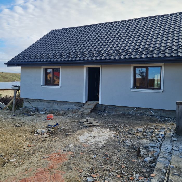 Reabilitam case batranesti, construim case pe structura de lemn si fier,  extinderi , mansardari.