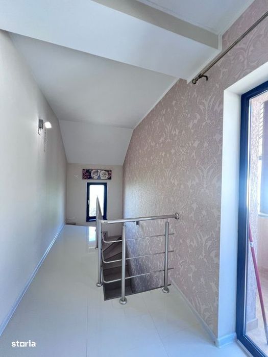 Vila Superba pentru 2 familii /9 Camere /Curte 721