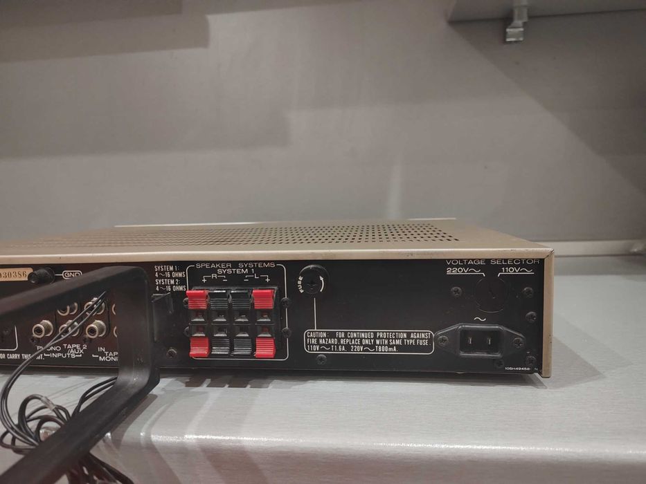 Рисийвър Marantz SR 1100