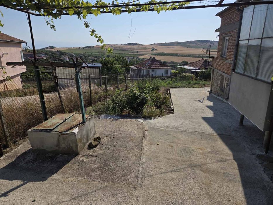 Продавам двуетажна къща в с. Пещерско, област Бургас. БЕЗ ПОСРЕДНИК!