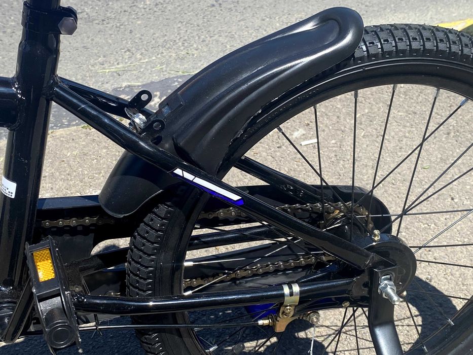 Bicicletă băieți 7-10 ani, 20”, cu roți ajutătoare,frâne, coș plastic