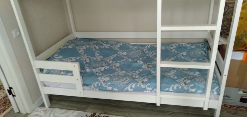 Детская двухъярусная кровать