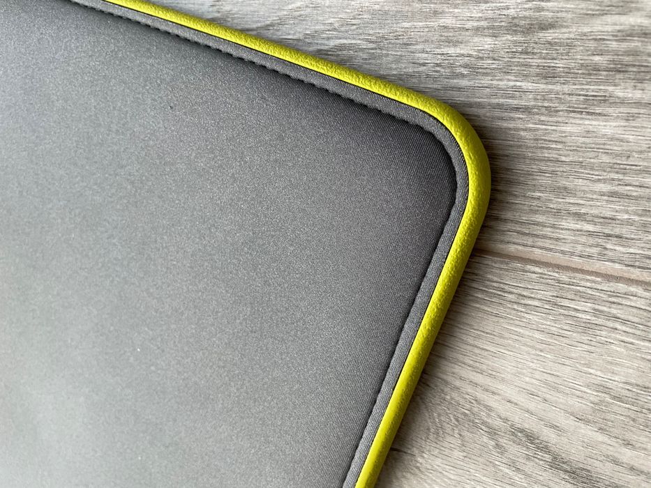 Incase ICON Sleeve с Tensaerlite за MacBook Air 13 инча - Сив