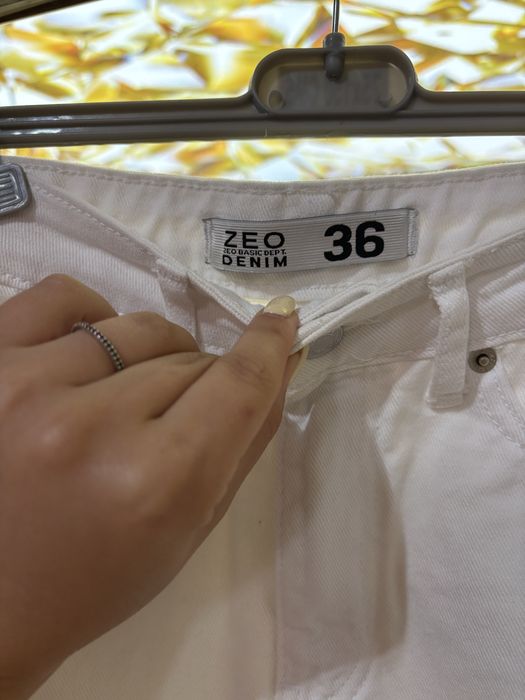 Продава се бяла пола.Чисто нова!