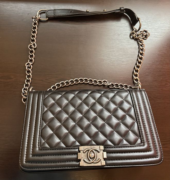 Дамска чанта с дълга дръжка