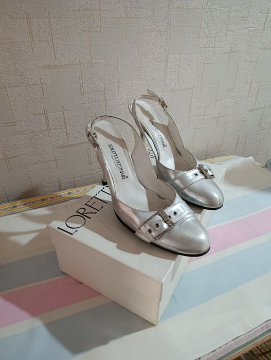 Босоножки на каблуке