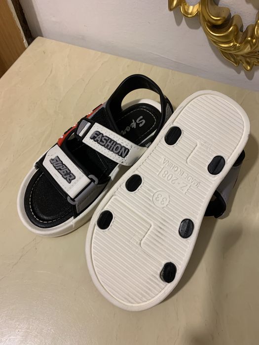 Продам новый сандали