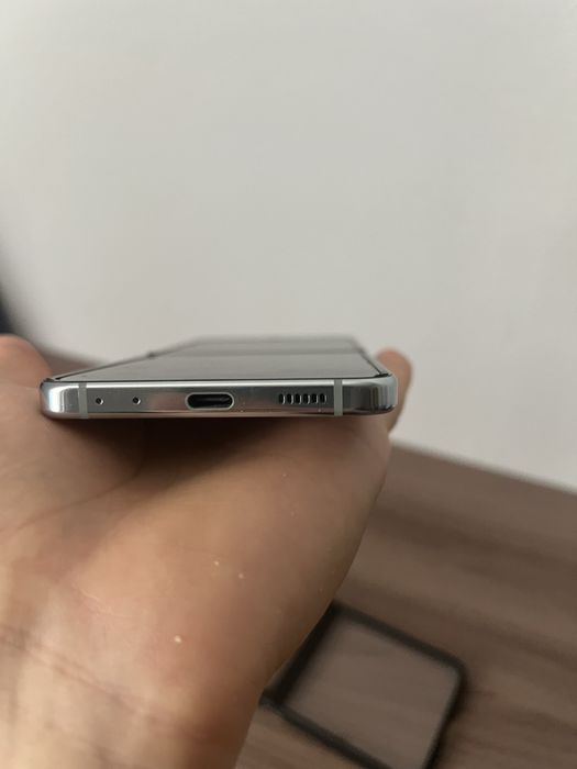 Продаётся Samsung Galaxy Z Flip5 256 ГБ