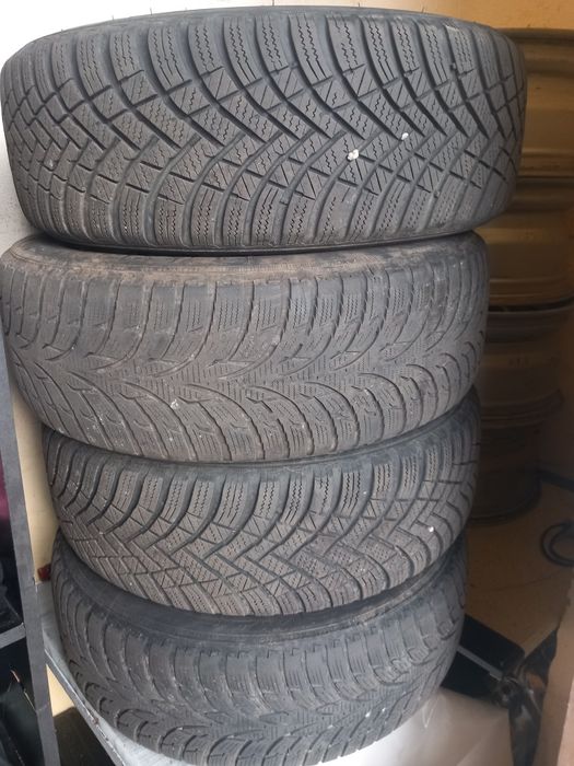 Cauciucuri de iarnă cu jante tablă R 14 185 60 R 14