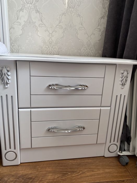 Комод с зеркалом, тумбочки