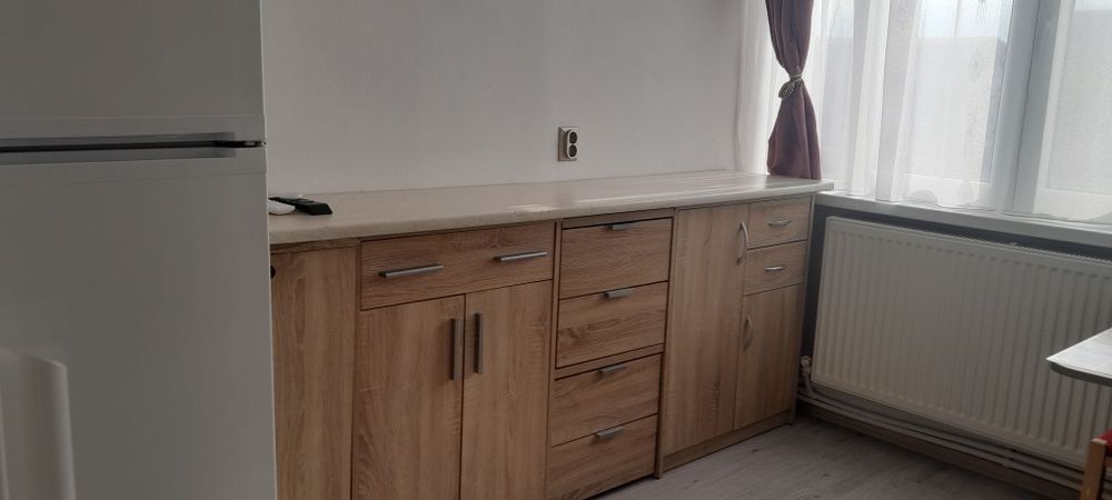 Închiriez garsoniera